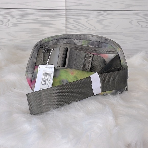 Lululemon Everywhere Belt Bag 1L (Hyper Dye Multi/Rover) - Picture 8 of 11